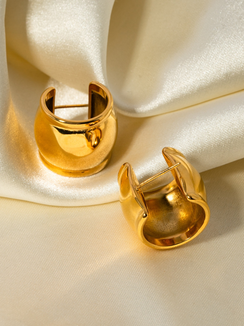 Solvivra Crescent Bold C-Hoop Earrings
