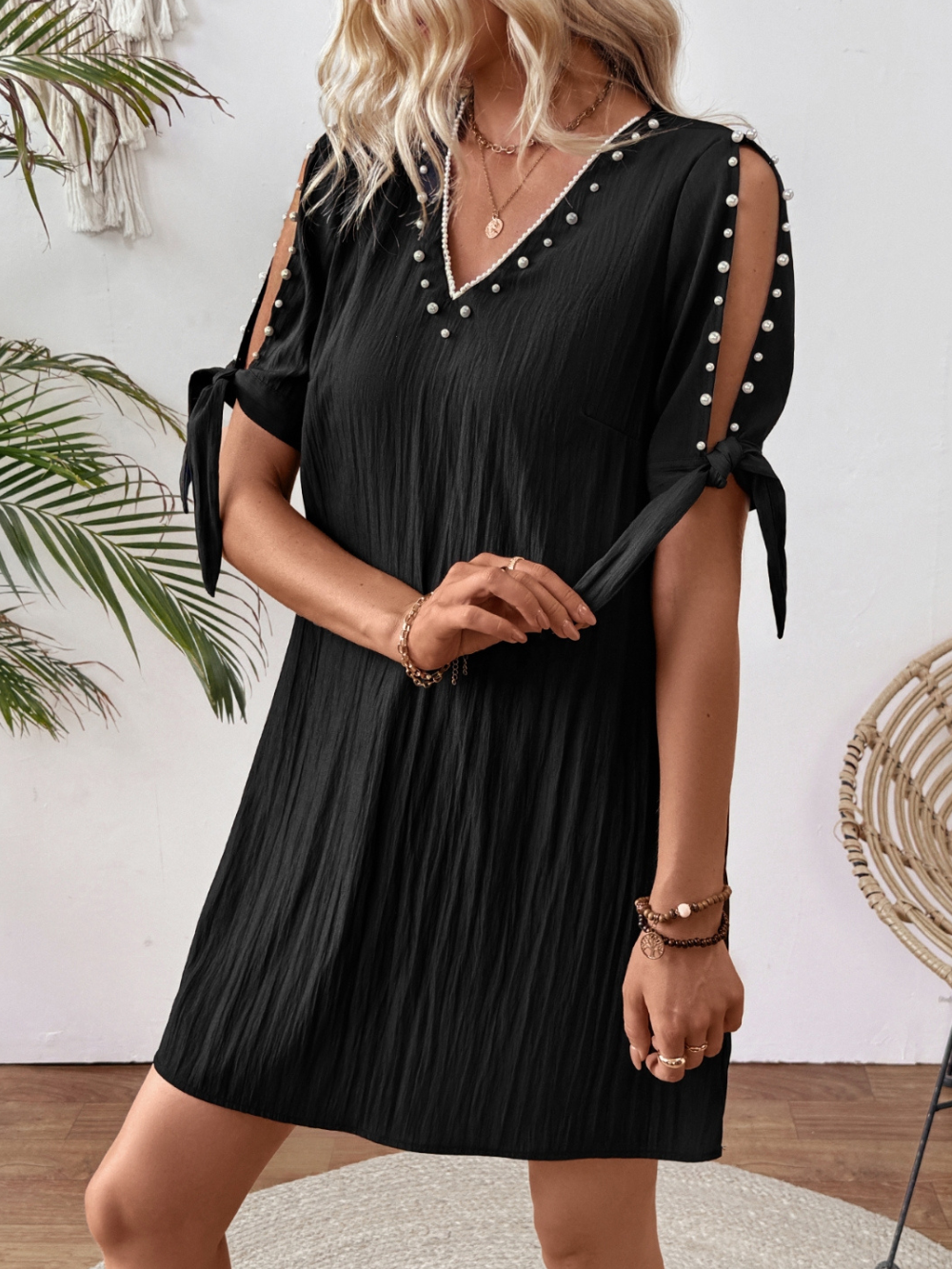 Solvivra Noir Pearl Charm Dress