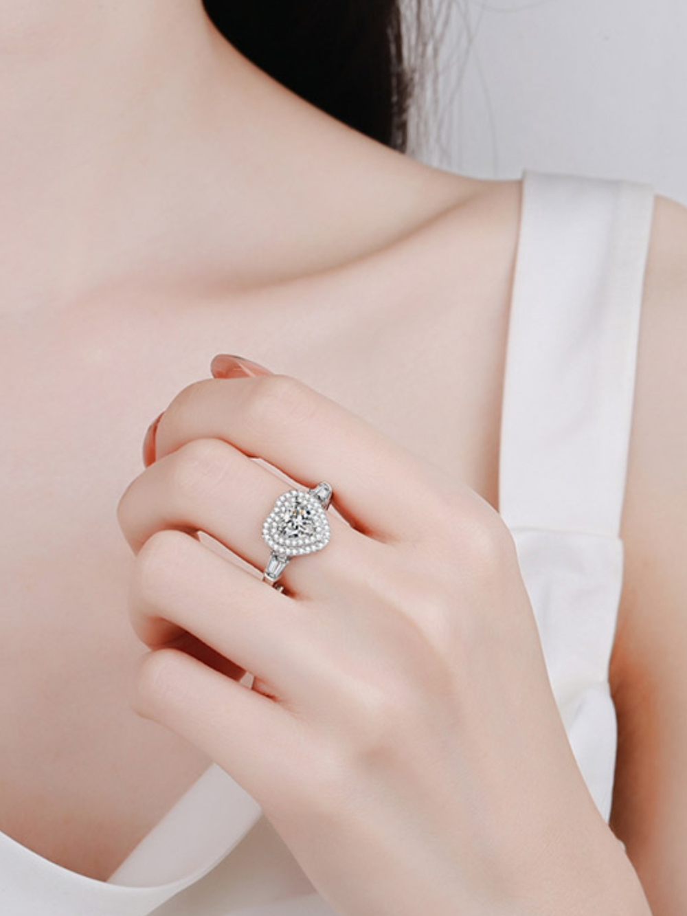 Solvivra Heart Glow Moissanite Ring