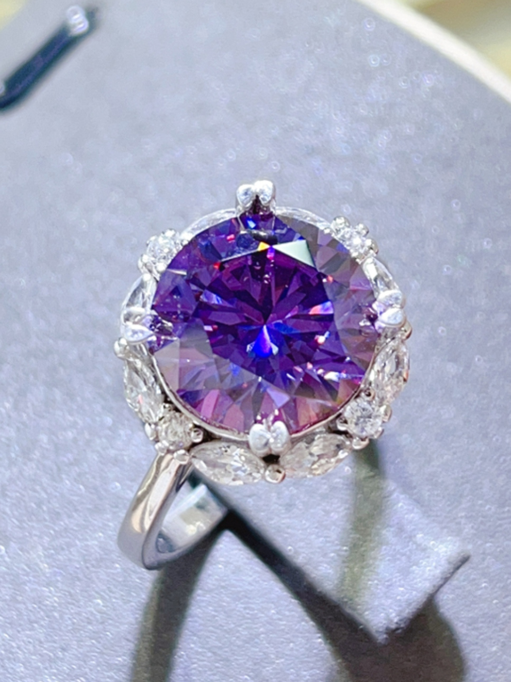Solvivra Royal Radiance Moissanite Ring