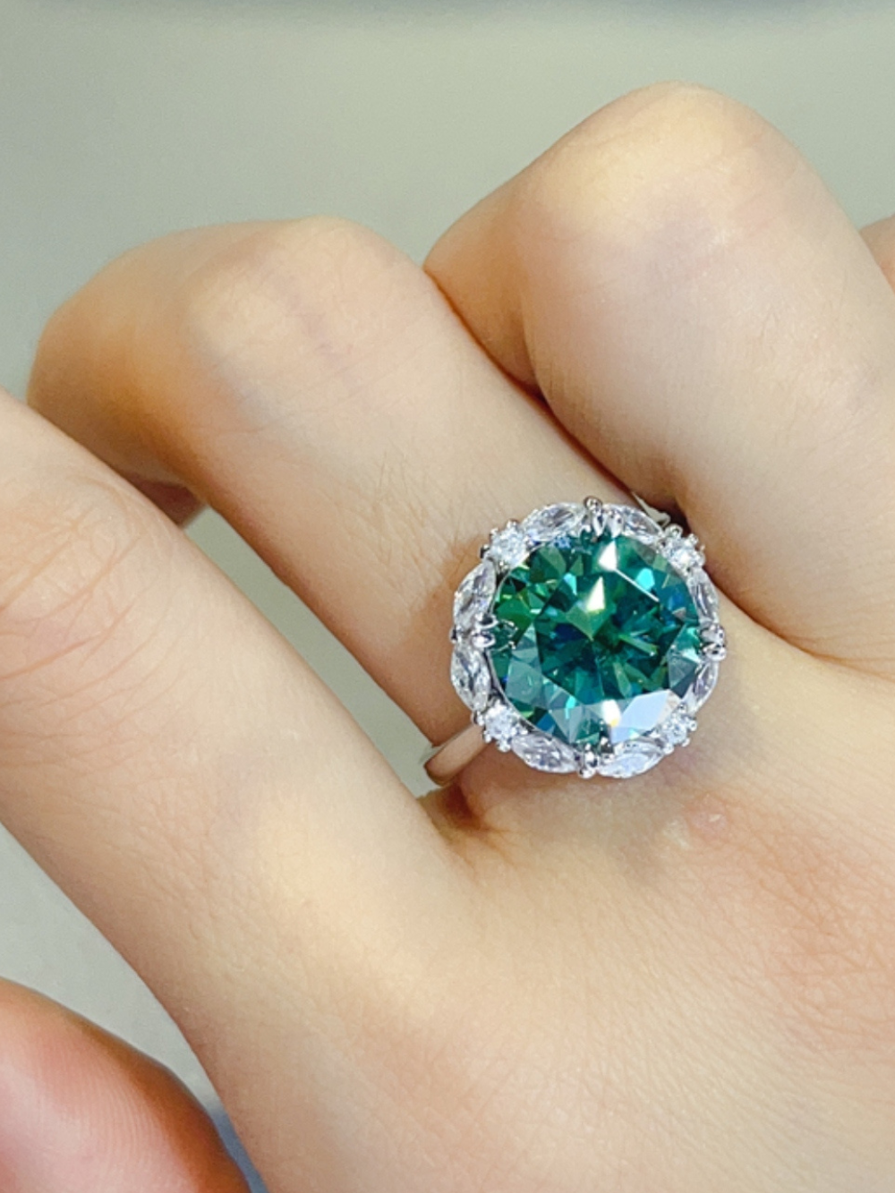 Solvivra Emerald Flare Moissanite Ring