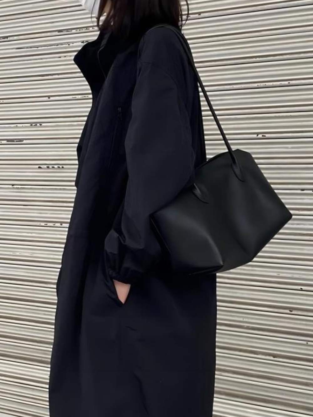 Solvivra Prime Tote Cowhide Underarm Bag
