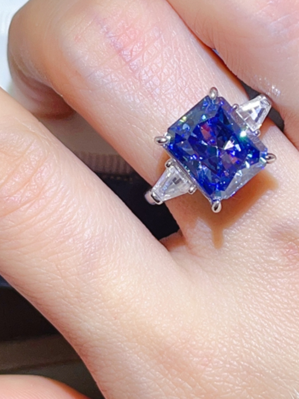 Solvivra Sapphire Luxe Moissanite Ring