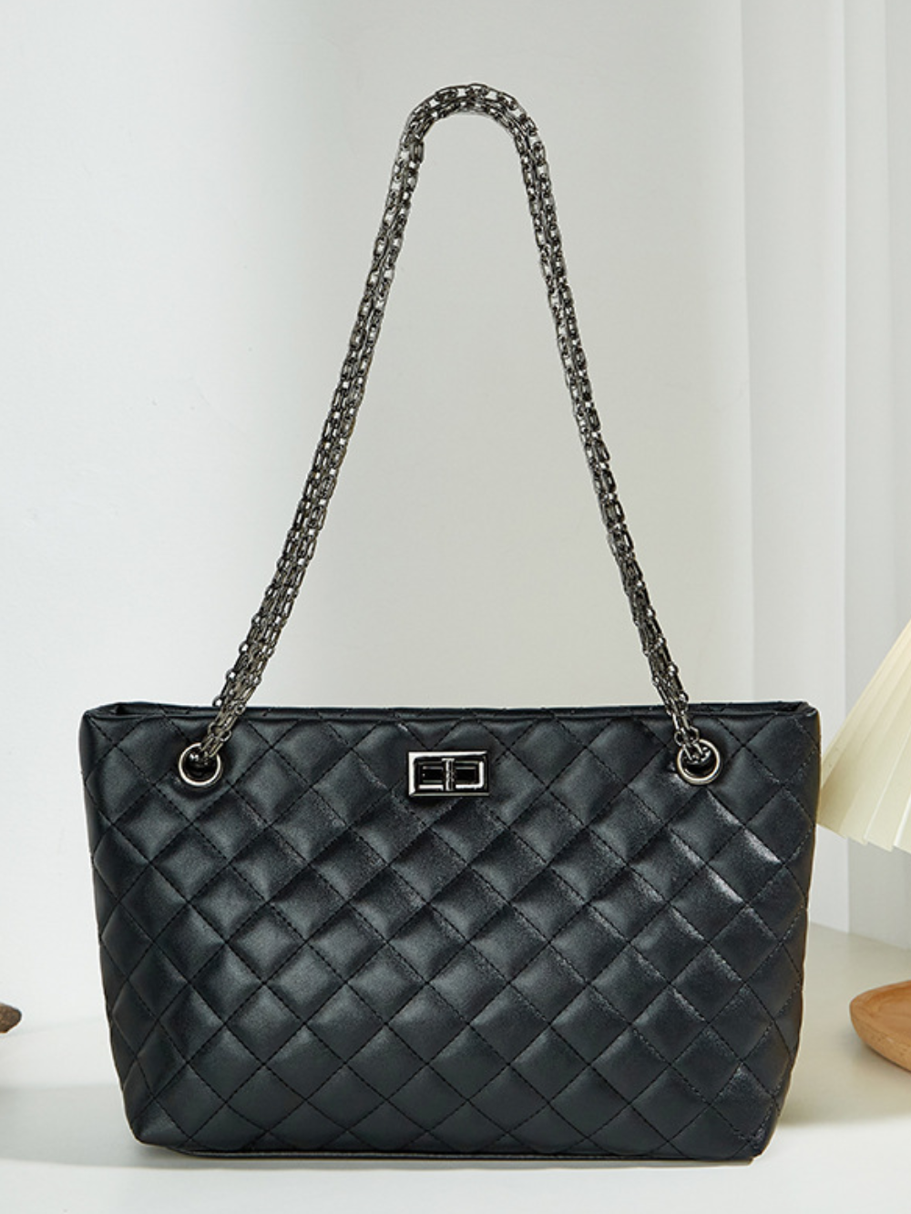 Solvivra Chic Link Quilted Shoulder Bag