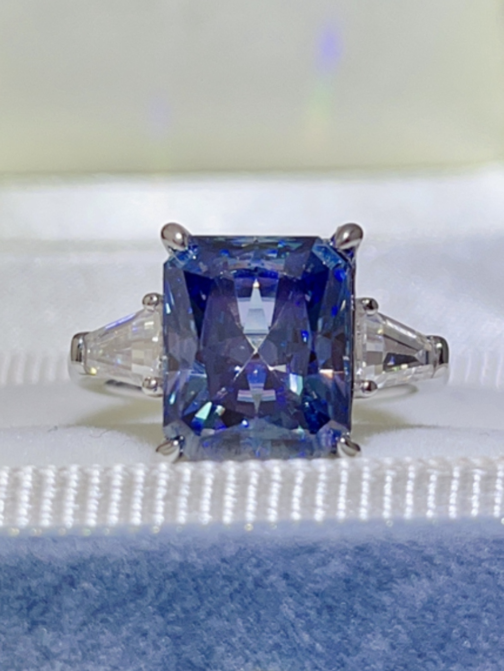 Solvivra Sapphire Luxe Moissanite Ring