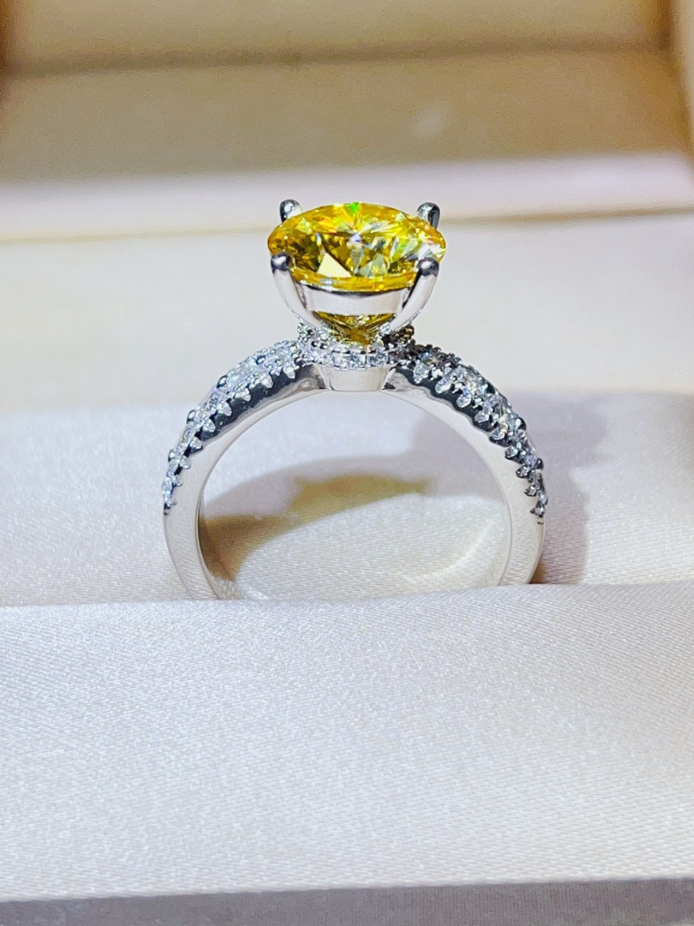 Solvivra Aurelia Radiance Ring