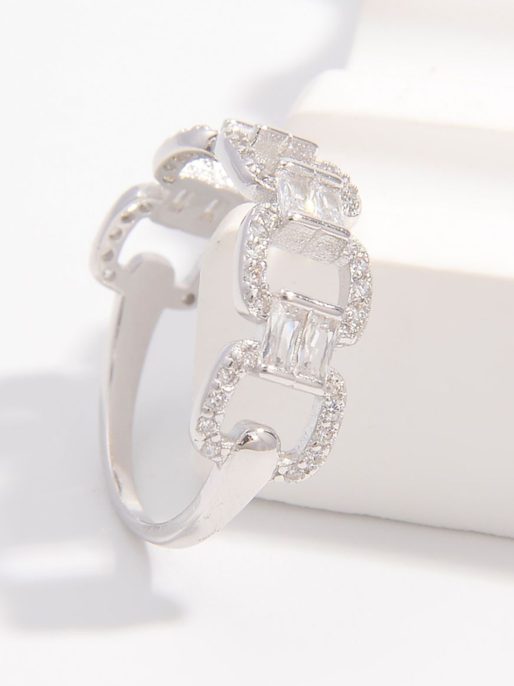 Solvivra Spark Link Zircon Ring