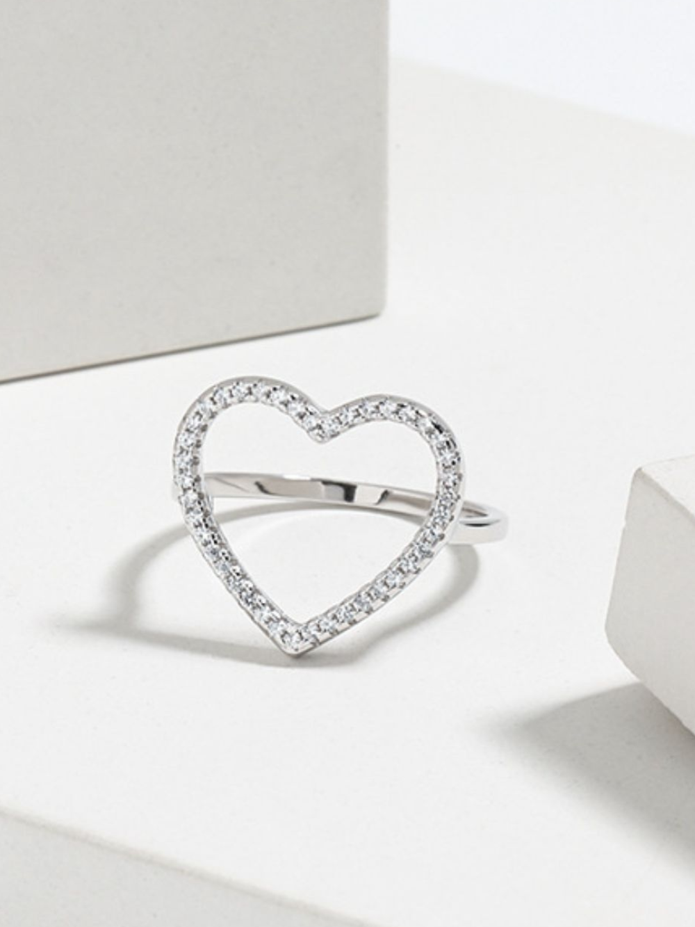 Solvivra Heart Halo Zircon Ring