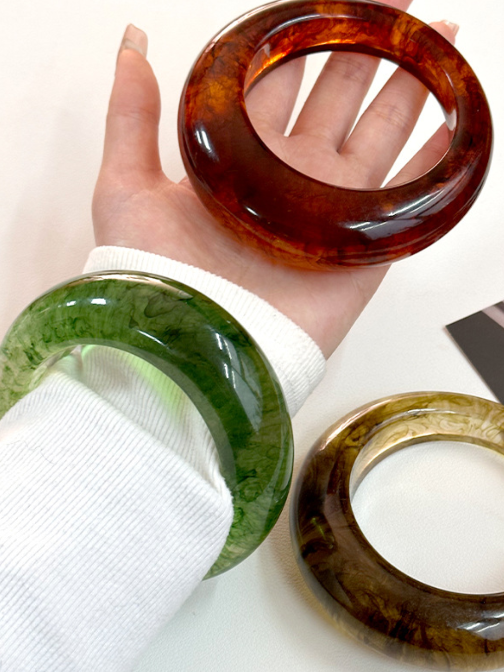 Solvivra Round Resin Geometric Bracelet