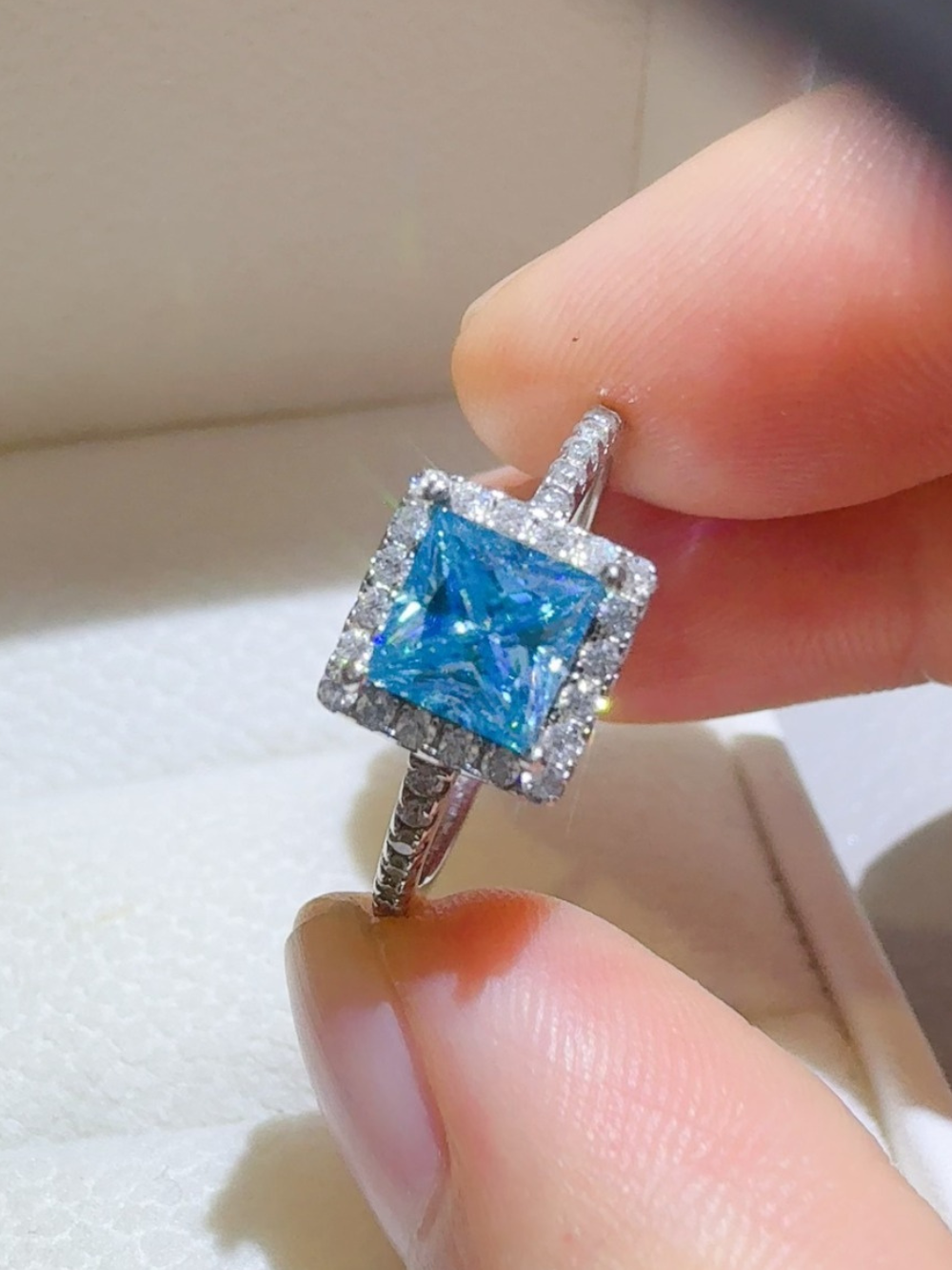 Solvivra Sky Aura Square Ring