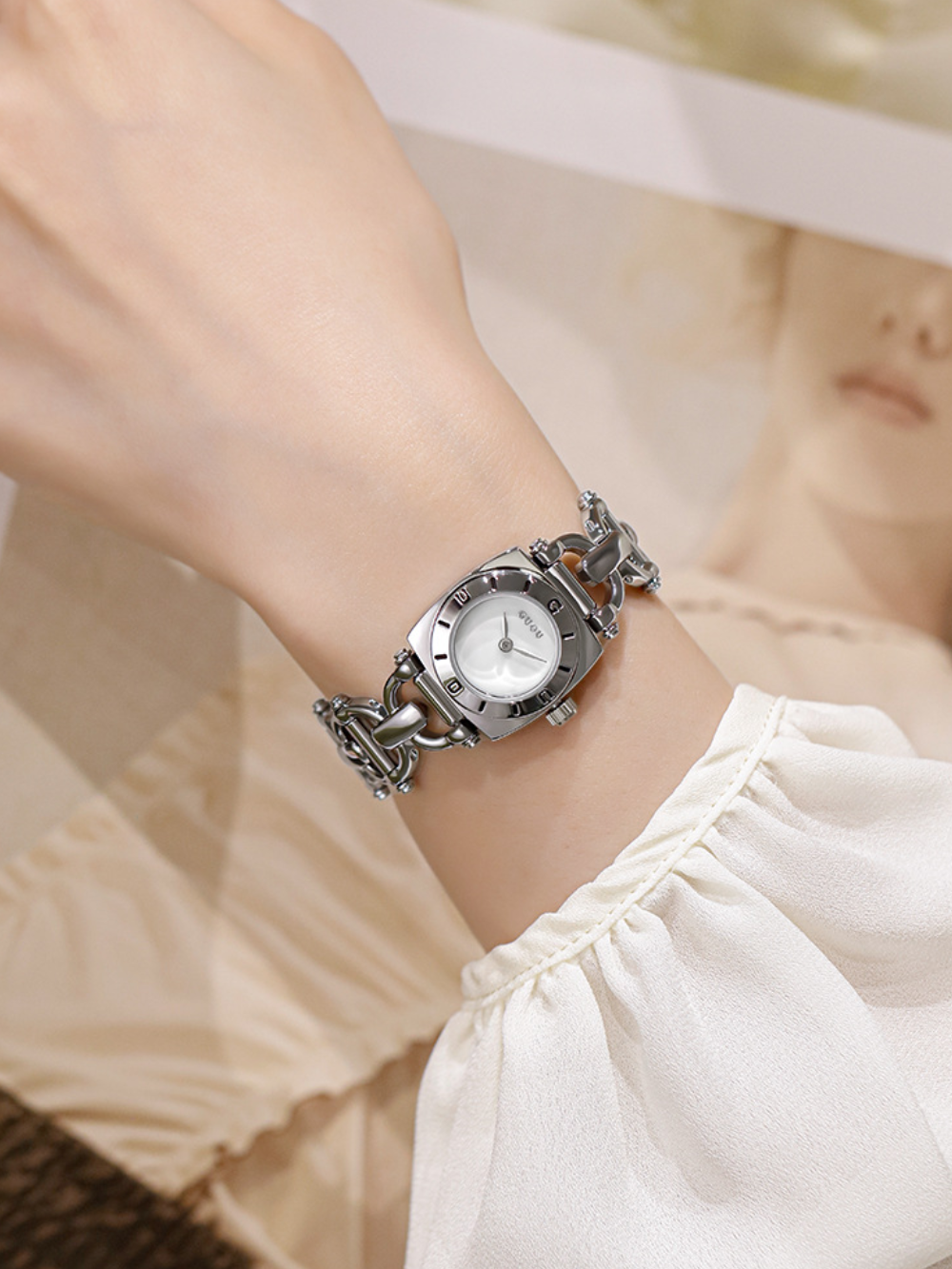 Solvivra Chérie Square Ladies Watch