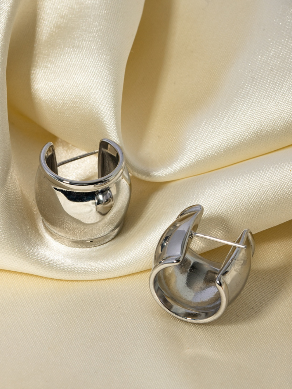 Solvivra Crescent Bold C-Hoop Earrings