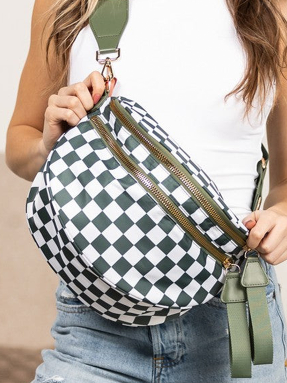 Solvivra Square Sync Crossbody Bag