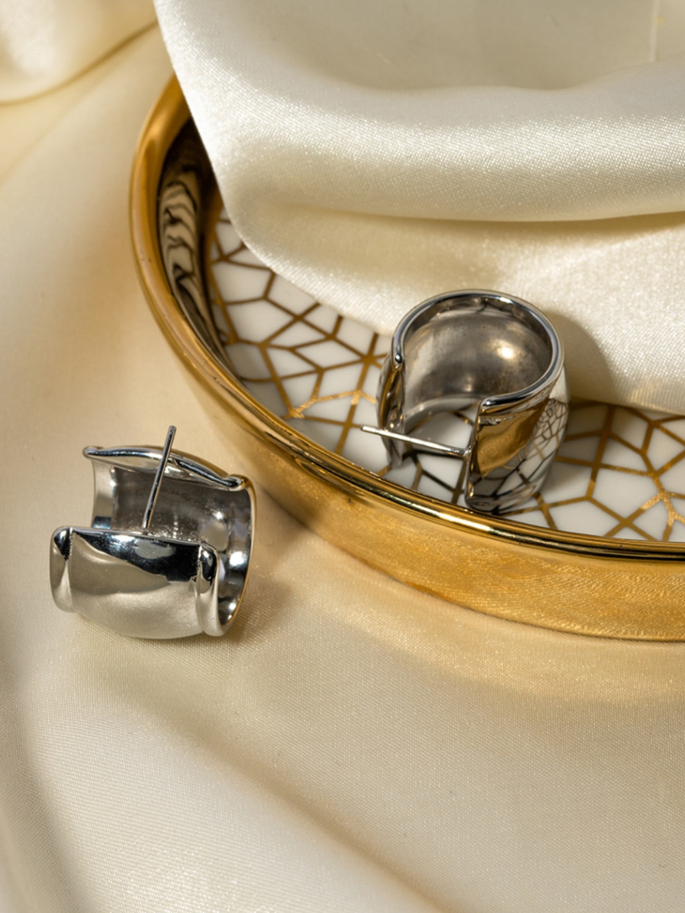 Solvivra Crescent Bold C-Hoop Earrings