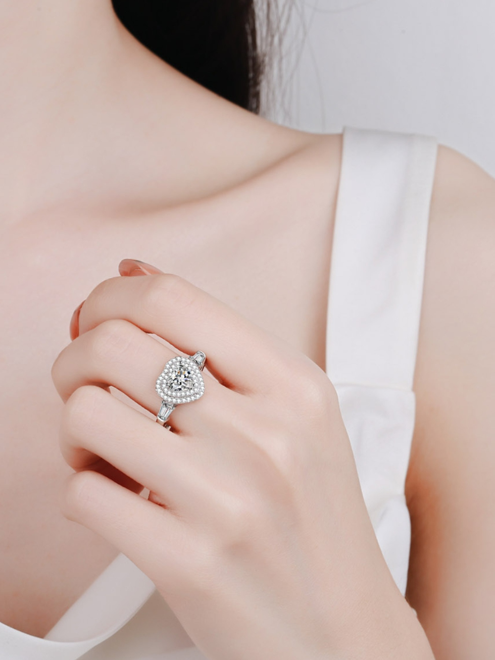 Solvivra Heart Glow Moissanite Ring