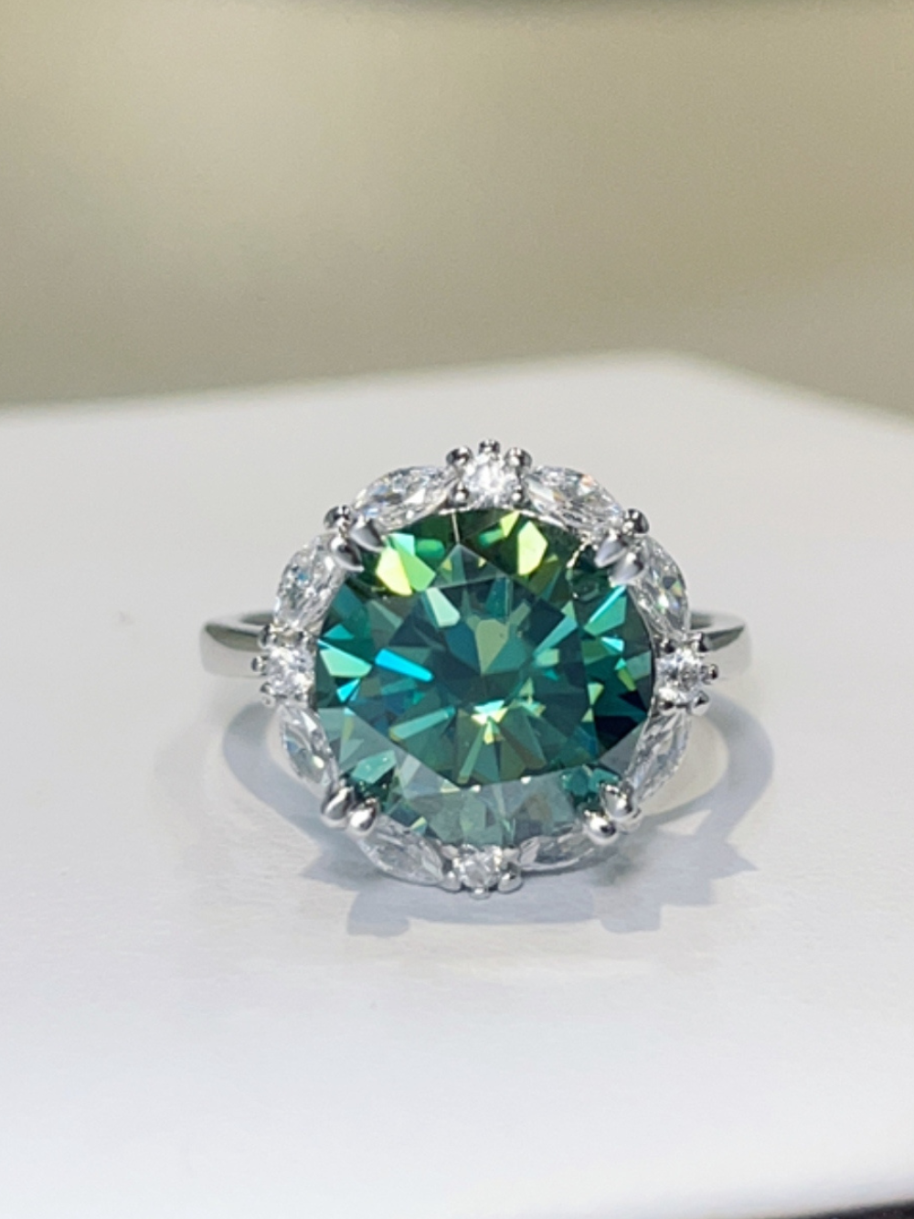 Solvivra Emerald Flare Moissanite Ring
