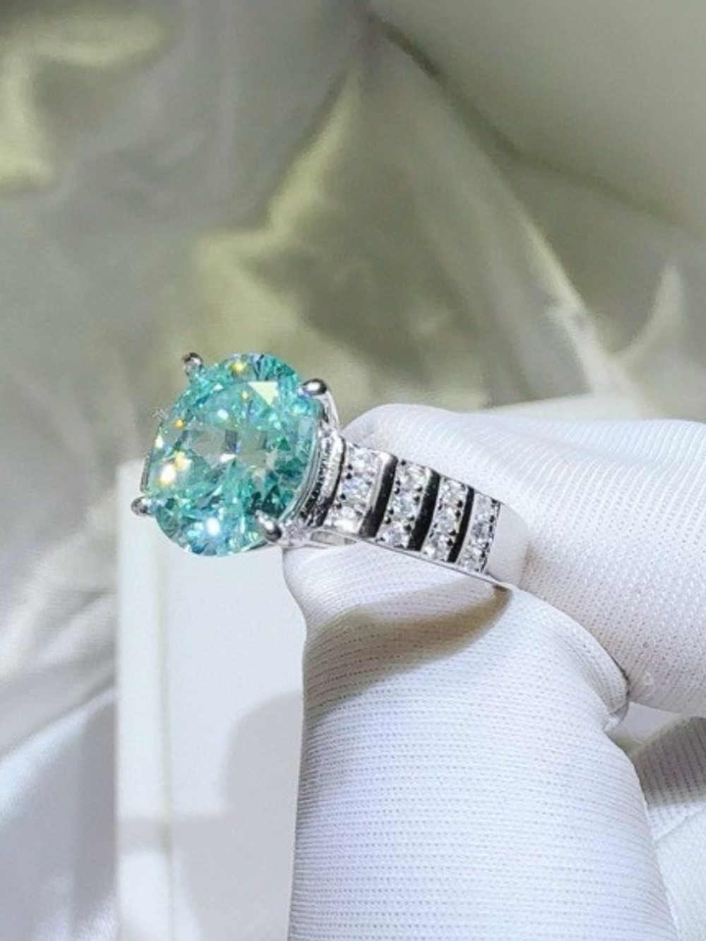 Solvivra Eternal Glow Moissanite Ring