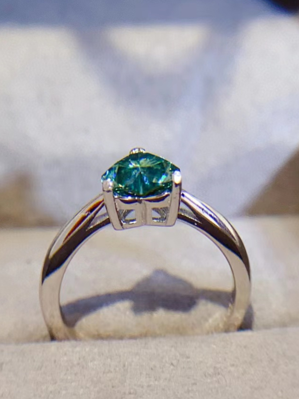 Solvivra Emerald Heart Moissanite Ring