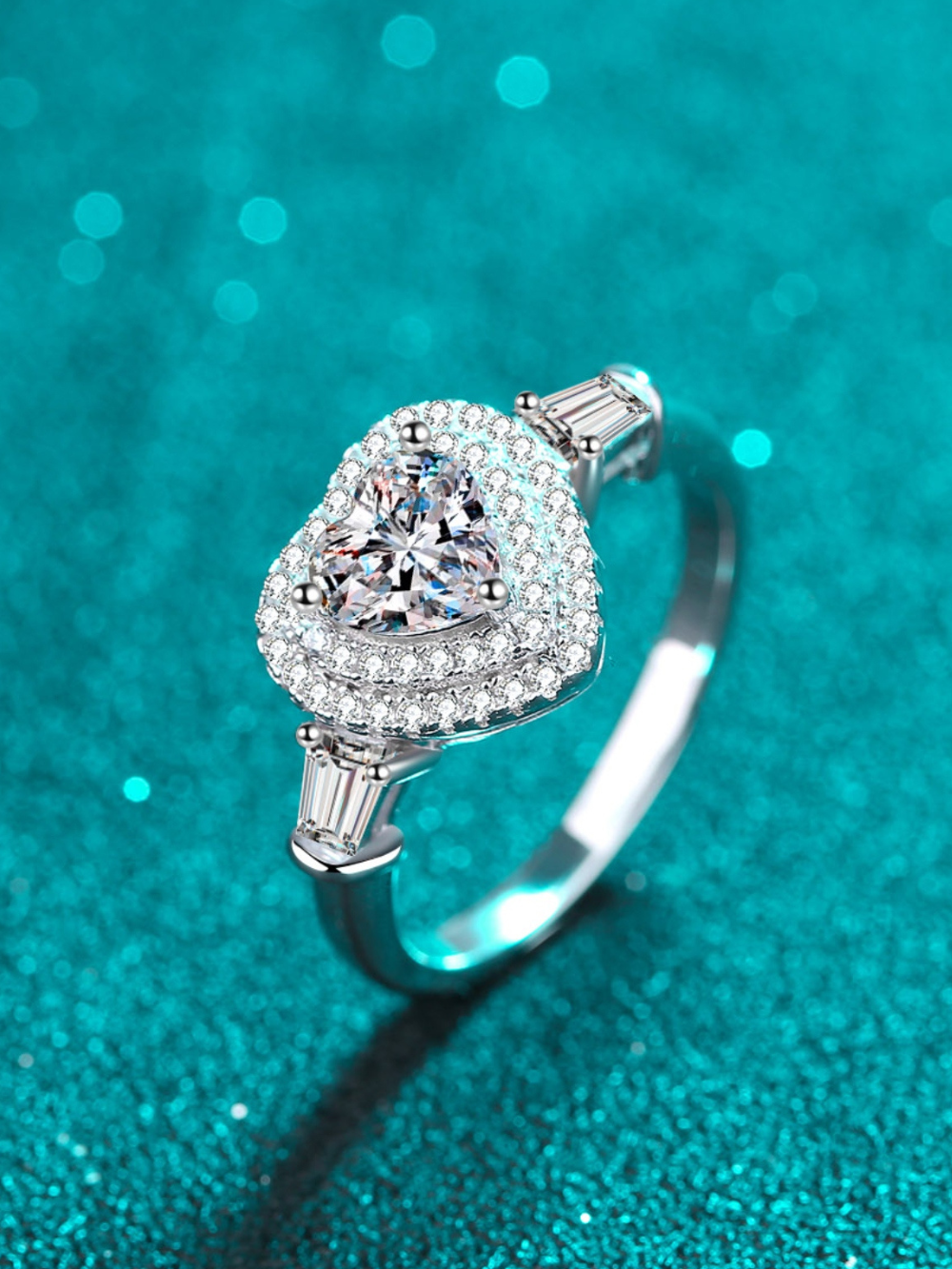 Solvivra Heart Glow Moissanite Ring