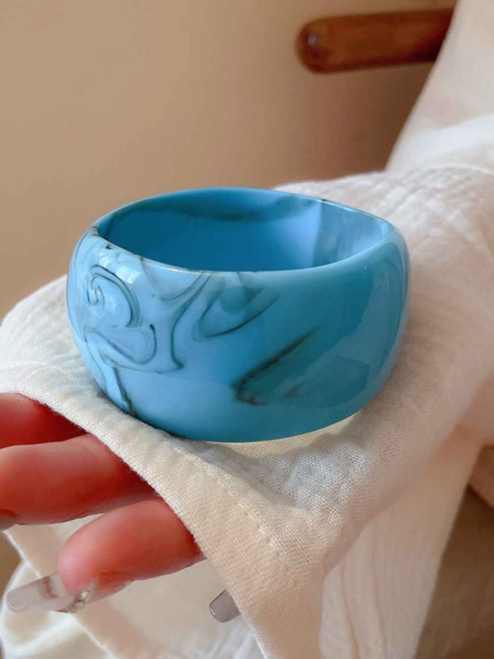 Solvivra Acrylic Rretro Bangle