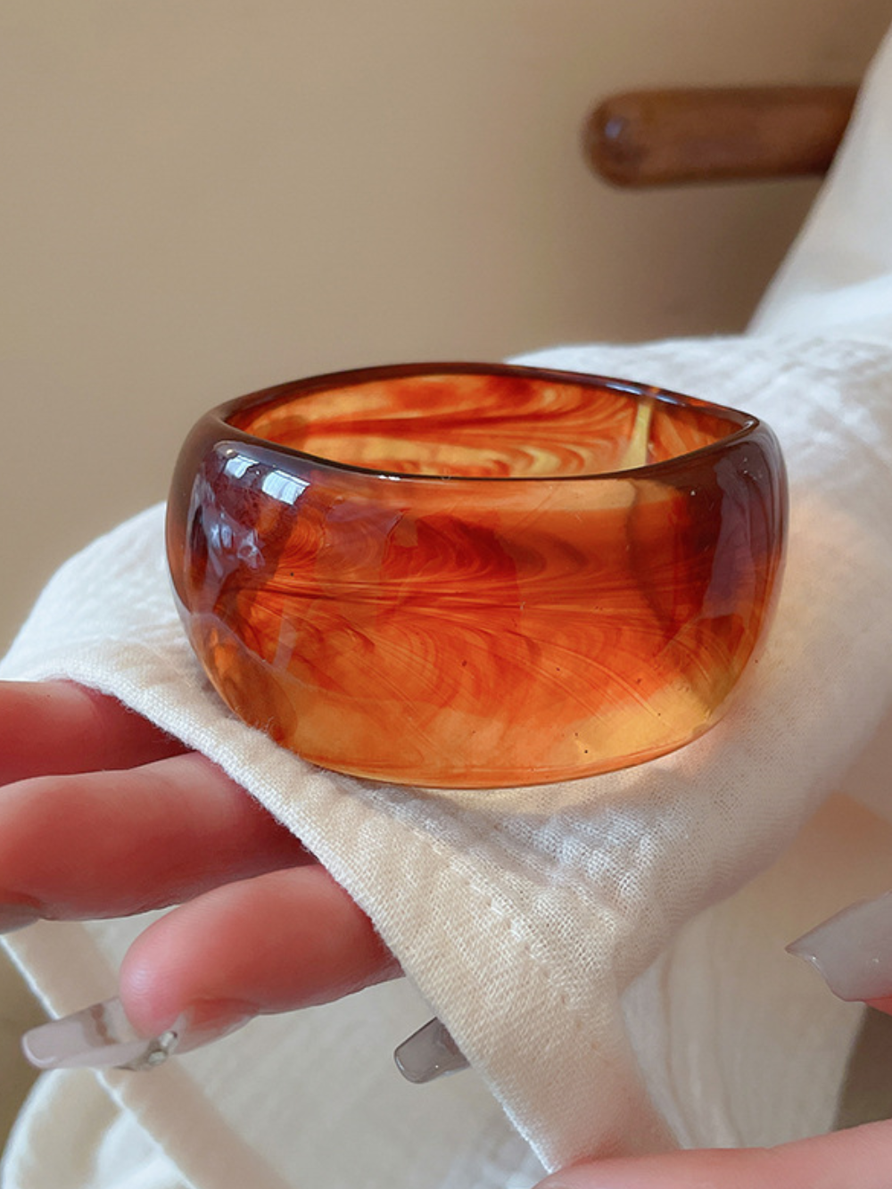 Solvivra Acrylic Rretro Bangle