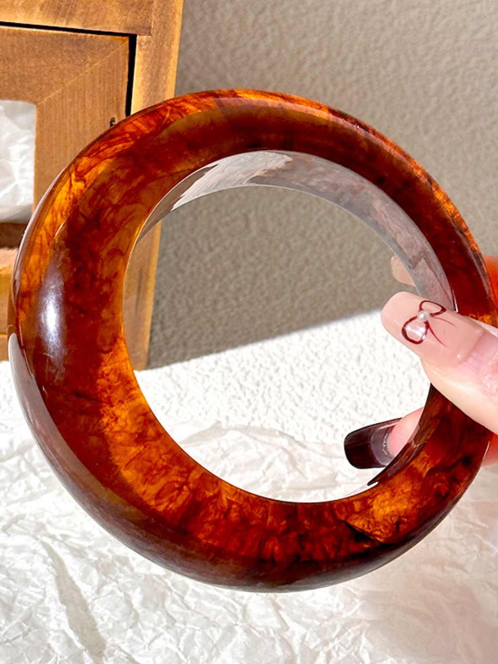 Solvivra Round Resin Geometric Bracelet