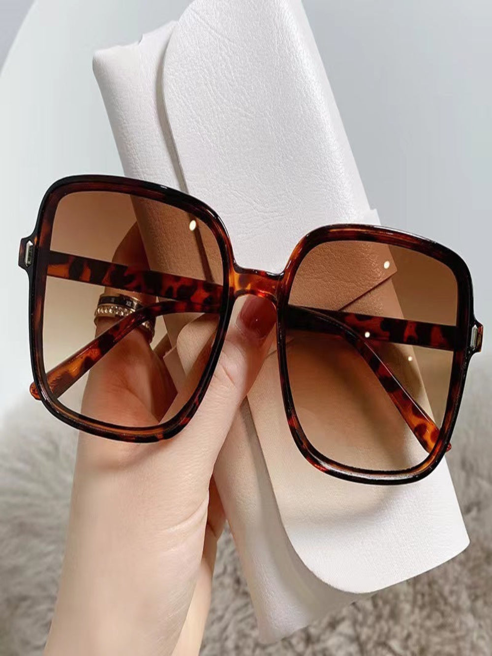 Solviva AllEyes Oversized Frame Sunglasses