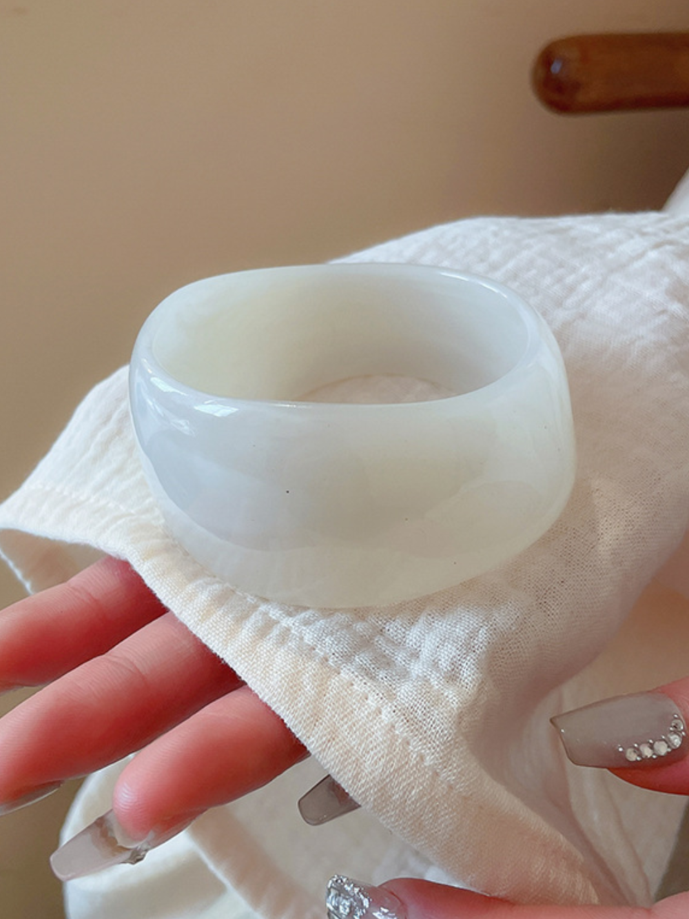 Solvivra Acrylic Rretro Bangle