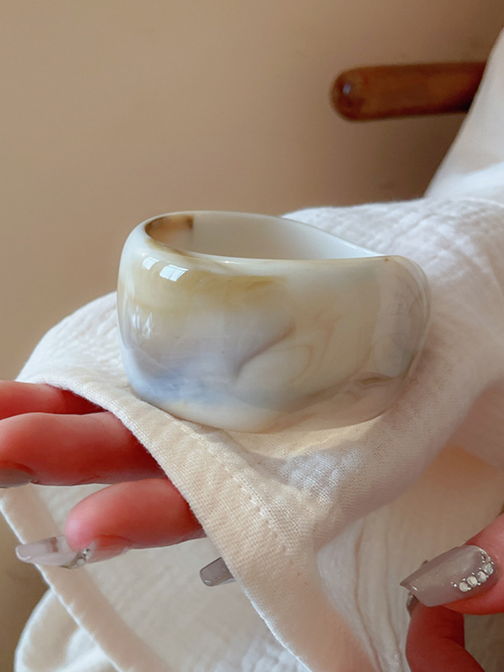 Solvivra Acrylic Rretro Bangle