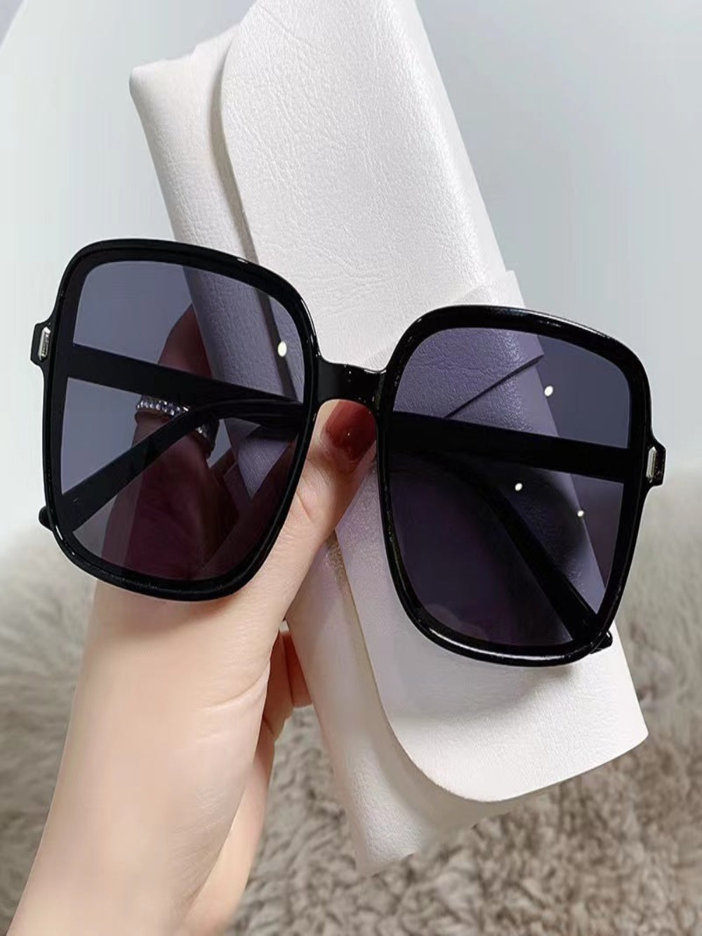 Solviva AllEyes Oversized Frame Sunglasses