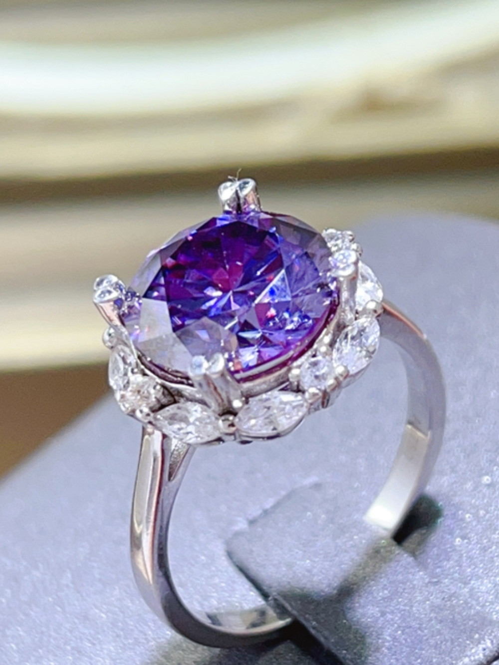 Solvivra Royal Radiance Moissanite Ring
