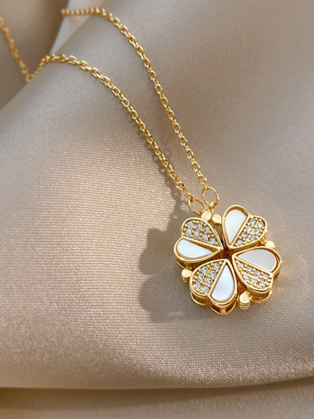 Solvivra Clover Heart Luxe Necklace