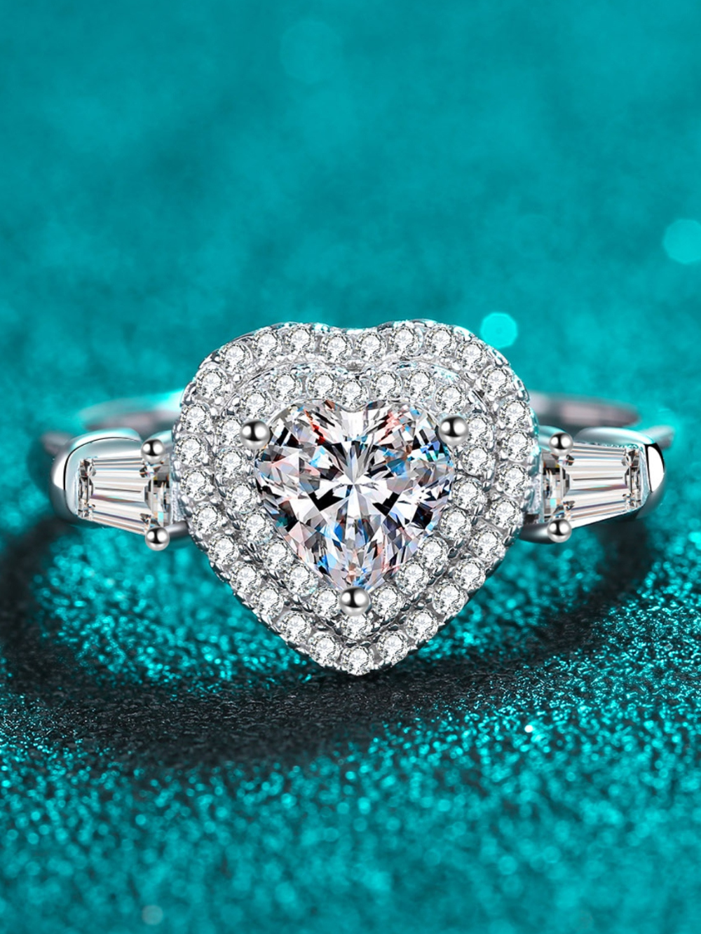 Solvivra Heart Glow Moissanite Ring