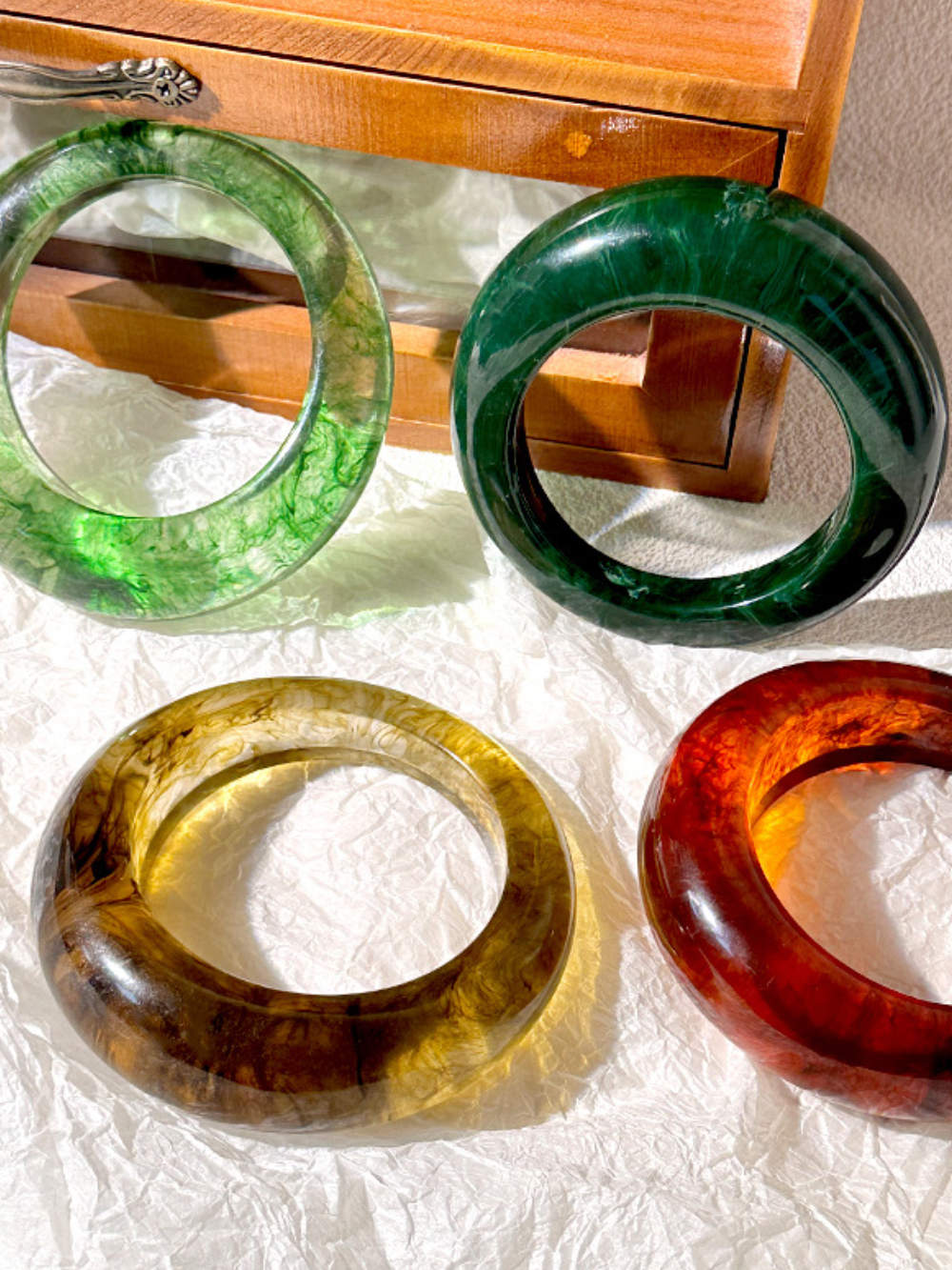 Solvivra Round Resin Geometric Bracelet