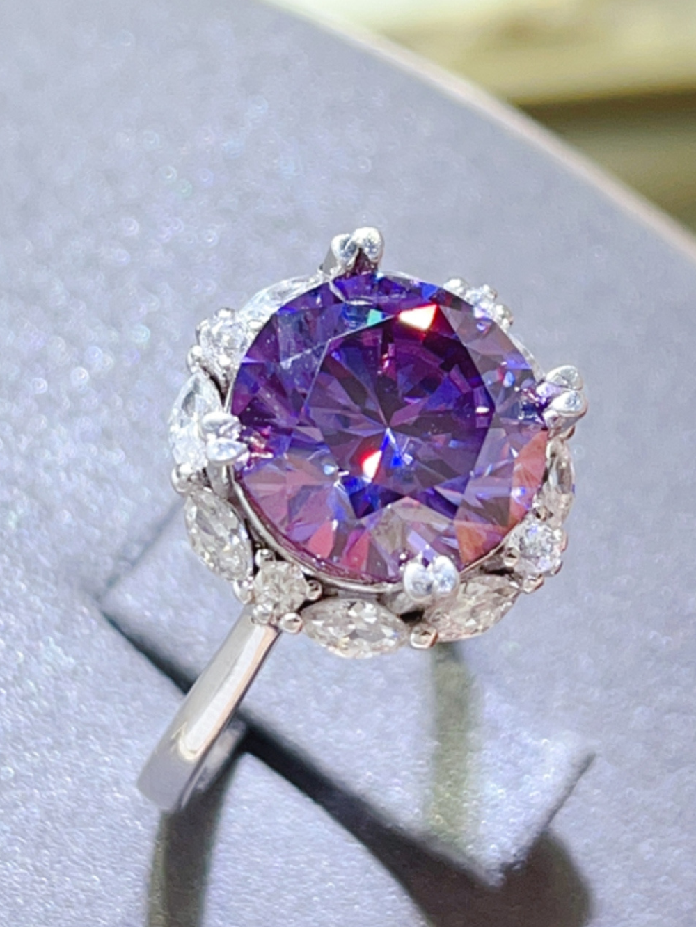 Solvivra Royal Radiance Moissanite Ring