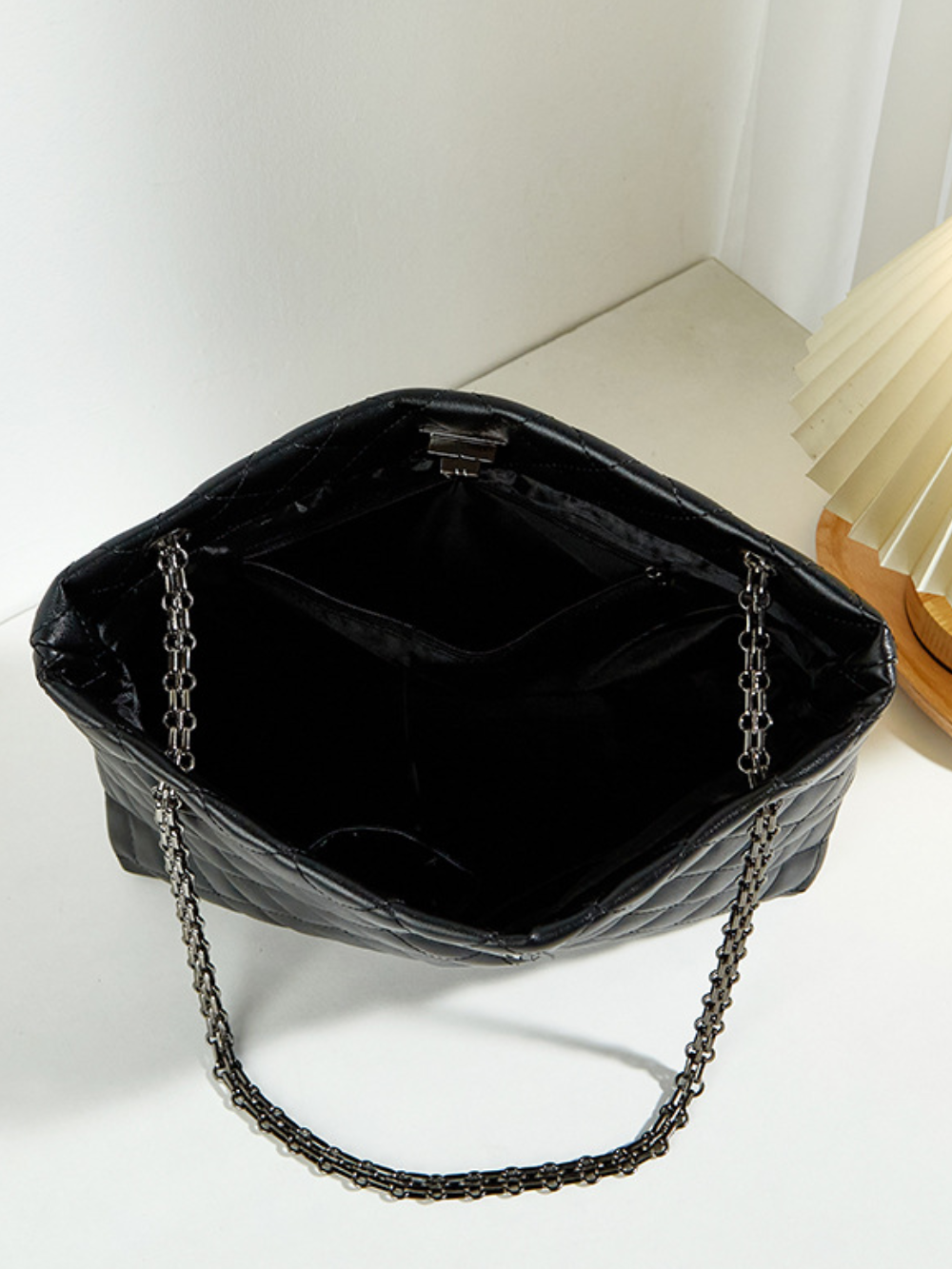 Solvivra Chic Link Quilted Shoulder Bag