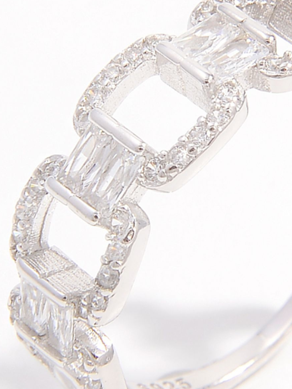 Solvivra  Spark Link Zircon Ring