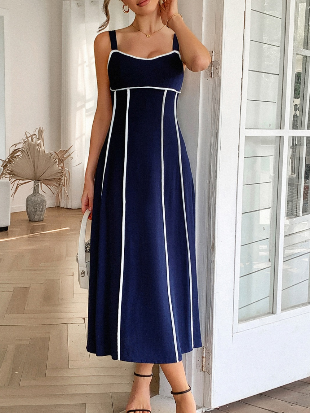 Solvivra Frame Flow Strap Dress