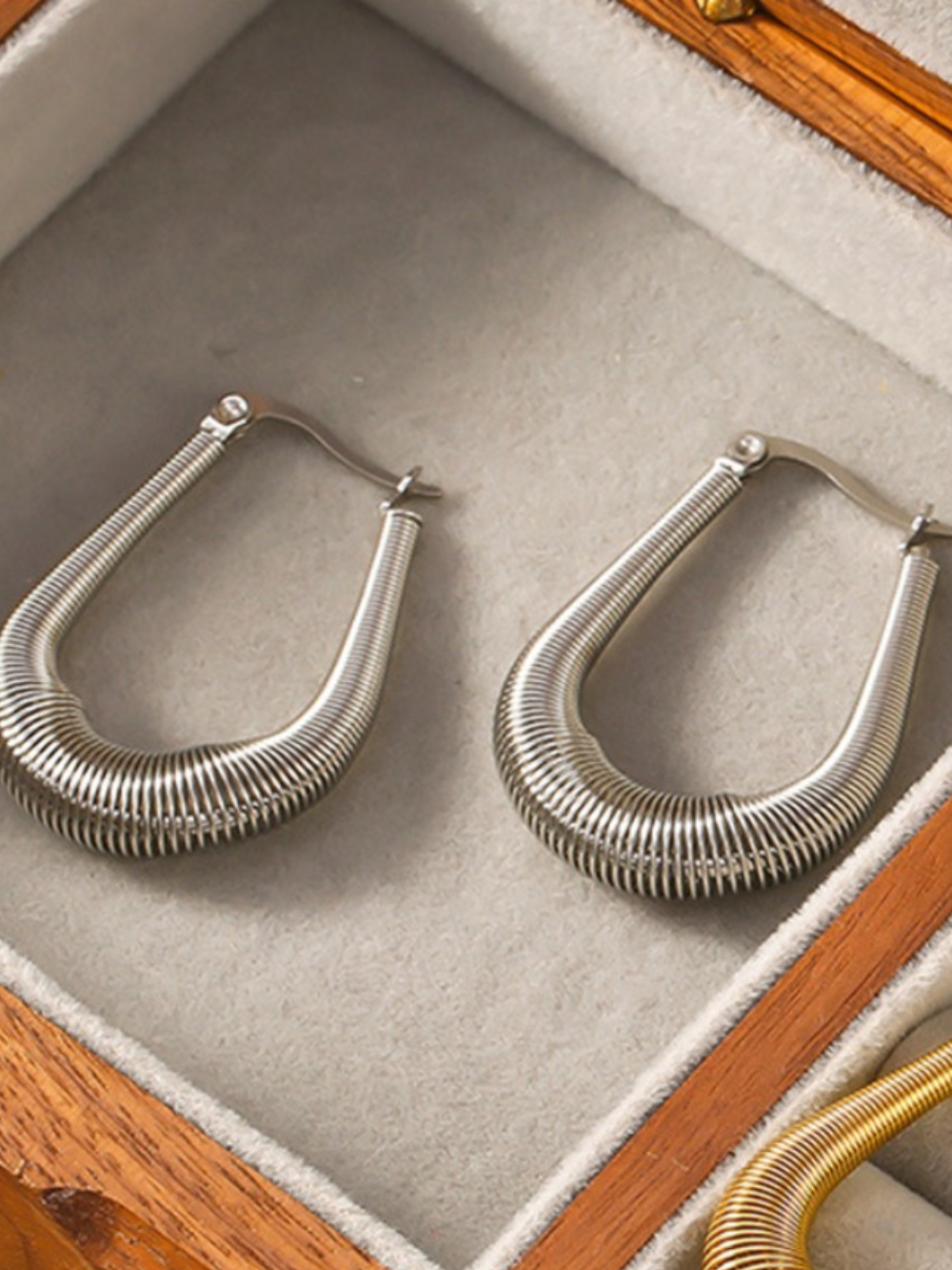 Solvivra U-Couture Earrings