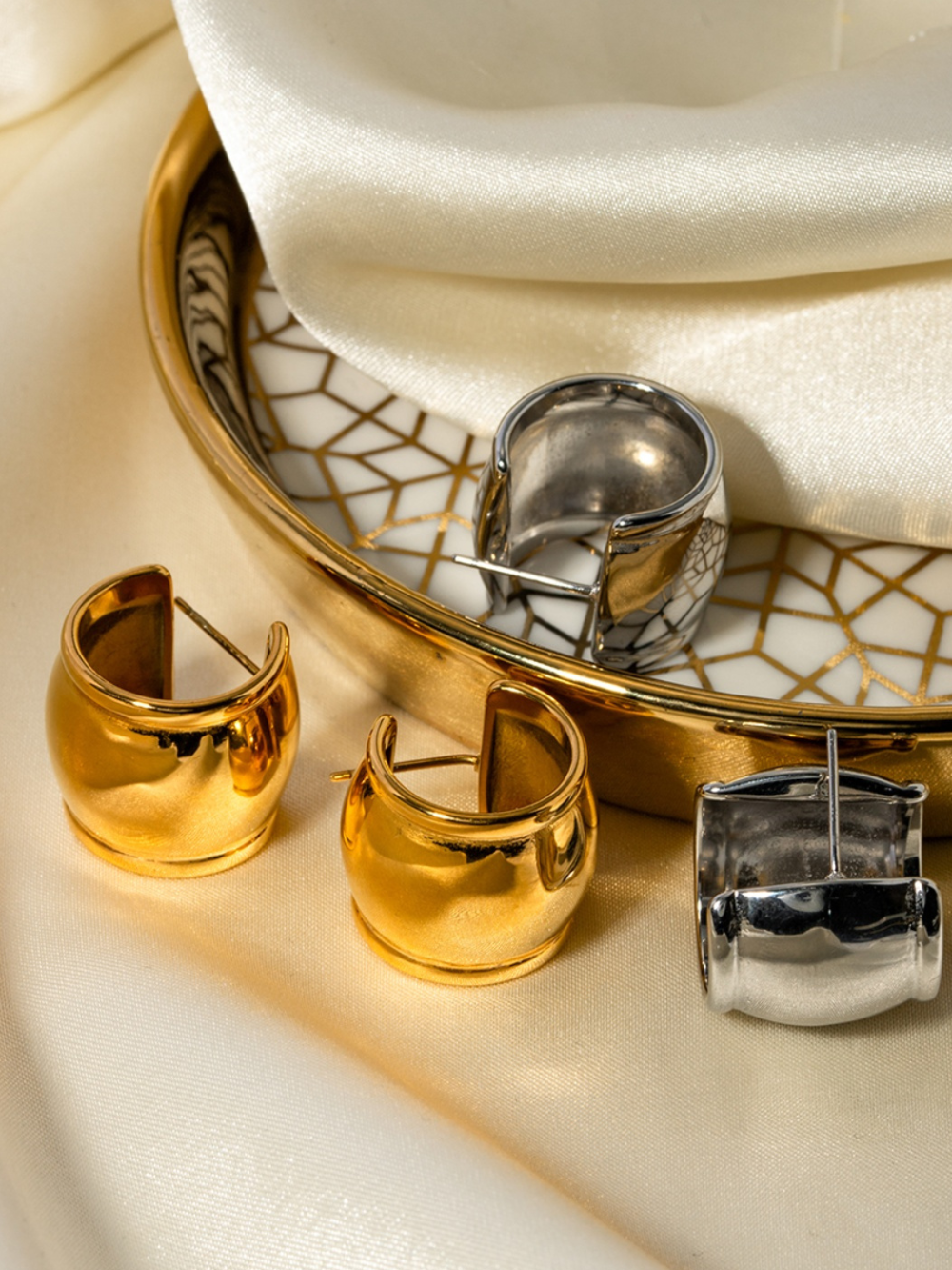 Solvivra Crescent Bold C-Hoop Earrings