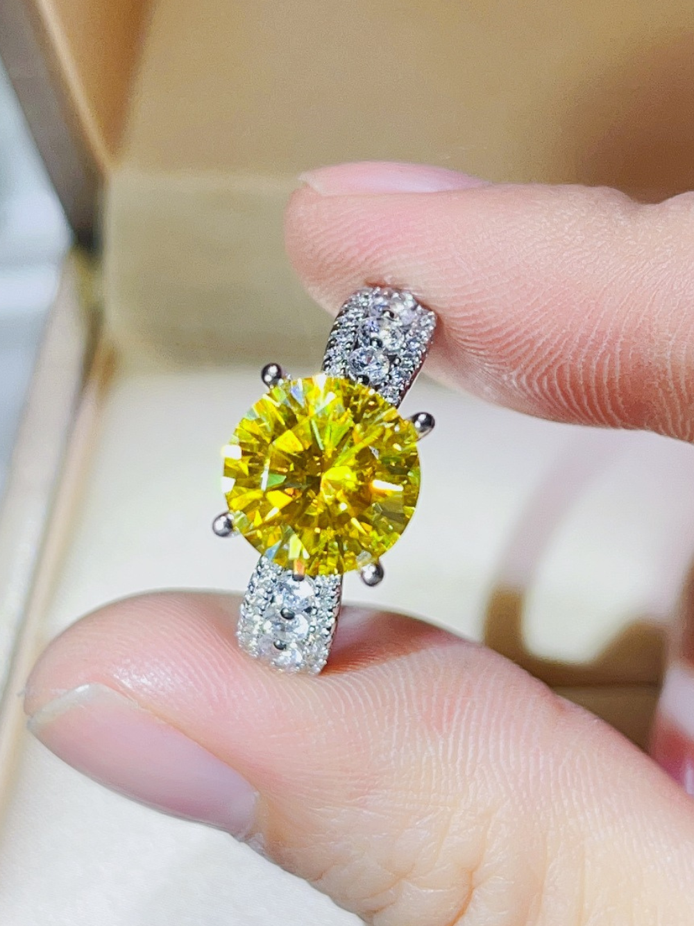 Solvivra Aurelia Radiance Ring