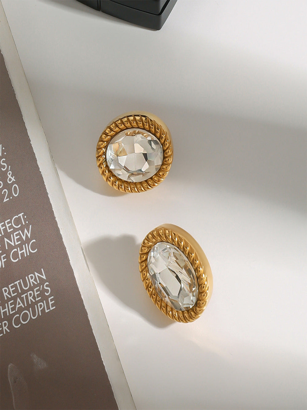Solvivra Glass Gleam Oval Earrings