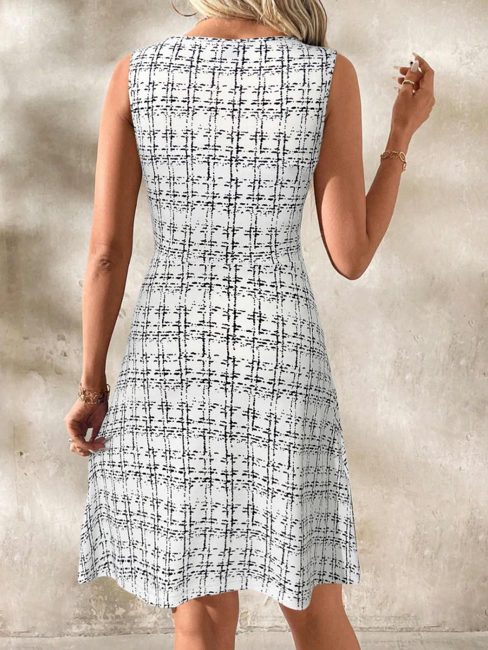 Solvivra Contour Charm Sleeveless Dress