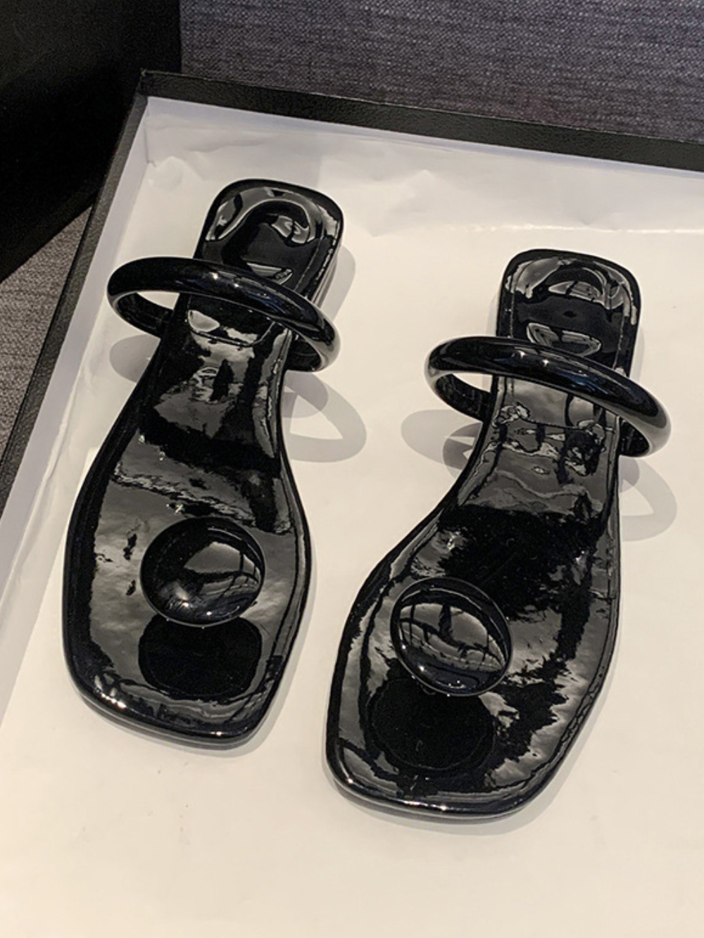 Solvivra Orbit Toe Ring Sandals